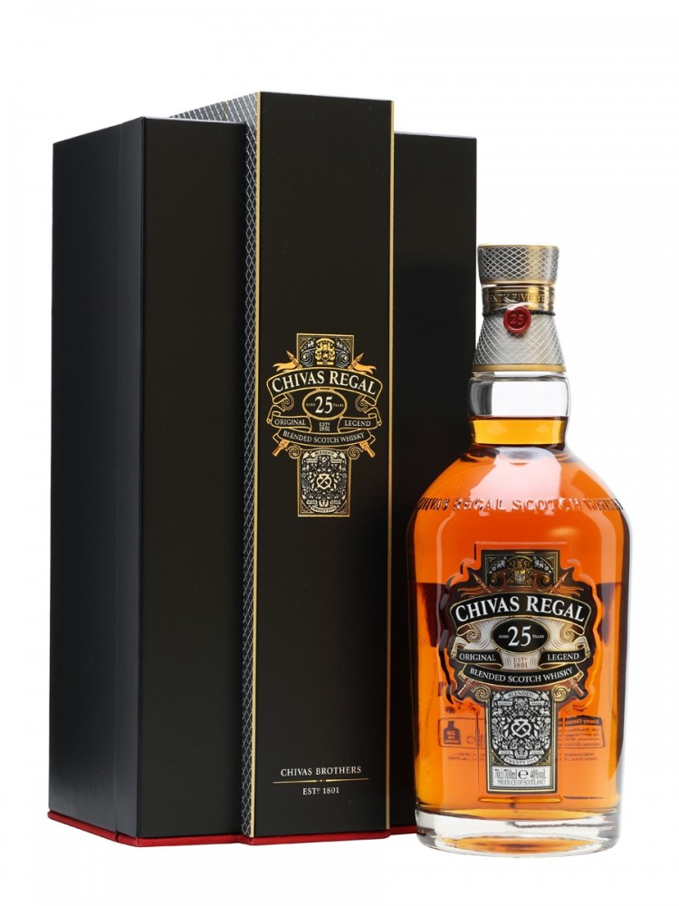 Chivas Regal 25 ročná 40 % 0,7 l (darčekové balenie kazeta)